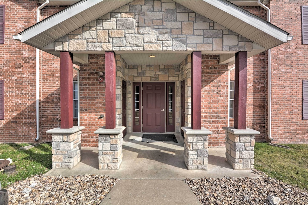 Branson Condo w/ Balcony, Strip & Mountain Views!