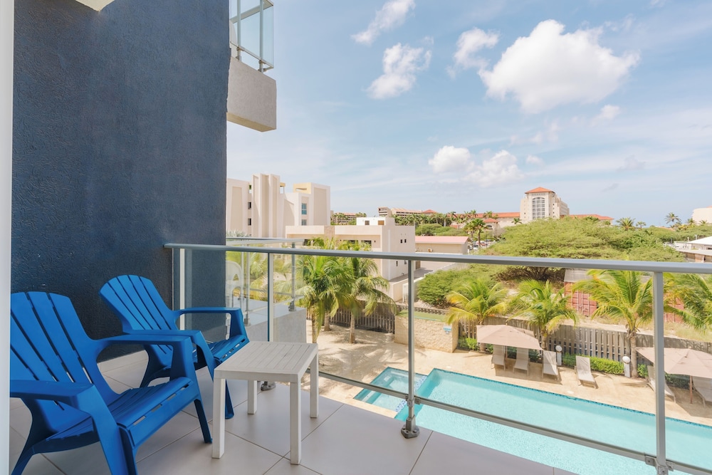 Las Islas Condominiums