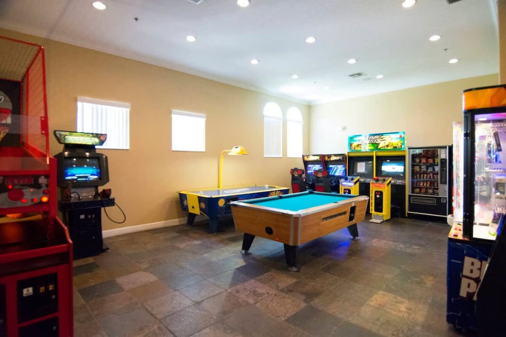 Stair-free 4BR Home for 8 - Tv210