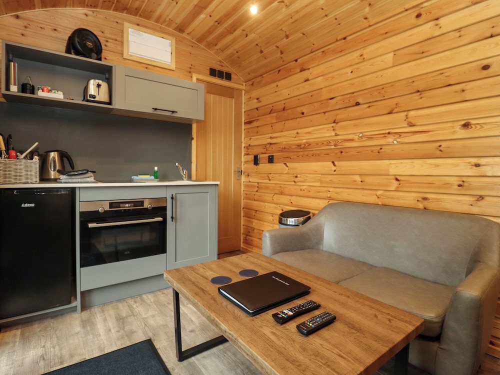 The Shepherds Hut at Bridge Lake Farm & Fishery