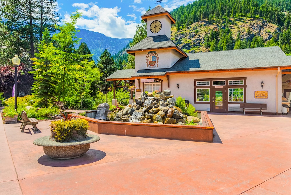 Hotel Icicle Village Winter Wonderland. Pool - Image 1