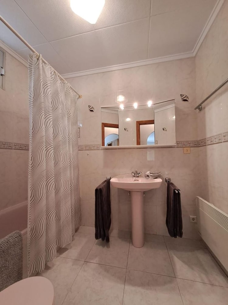 La Marina Oasis, 2-beds, Sleeps 4, 10 min to Beach