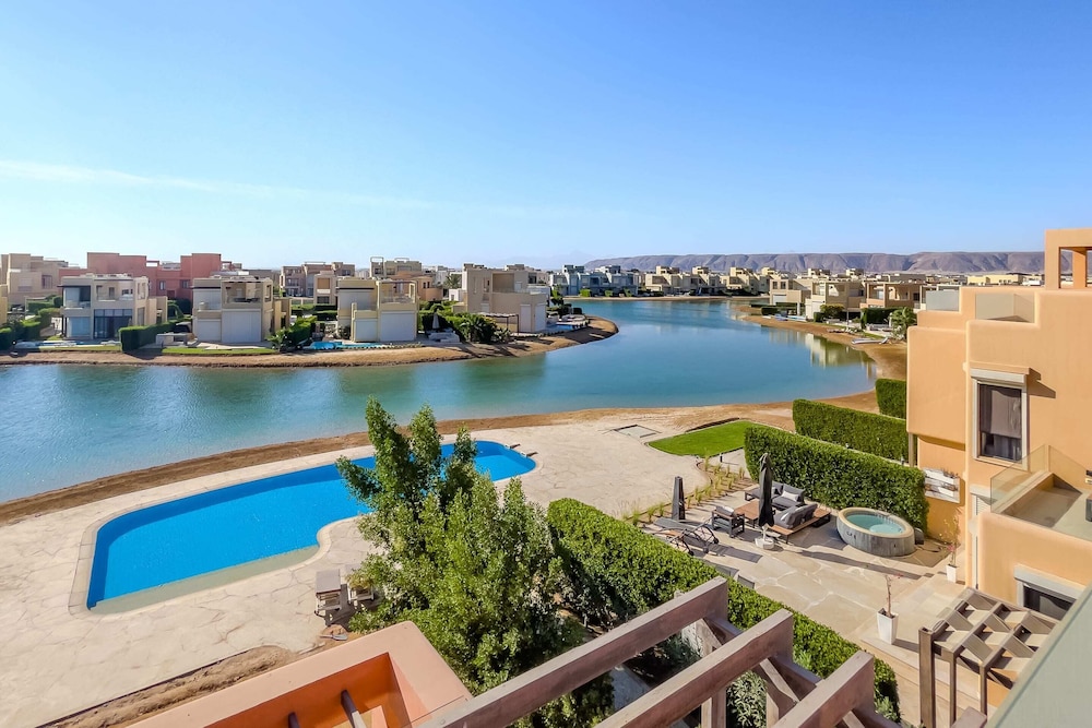 Astounding 3bdr Villa @ Tawila Pool Front