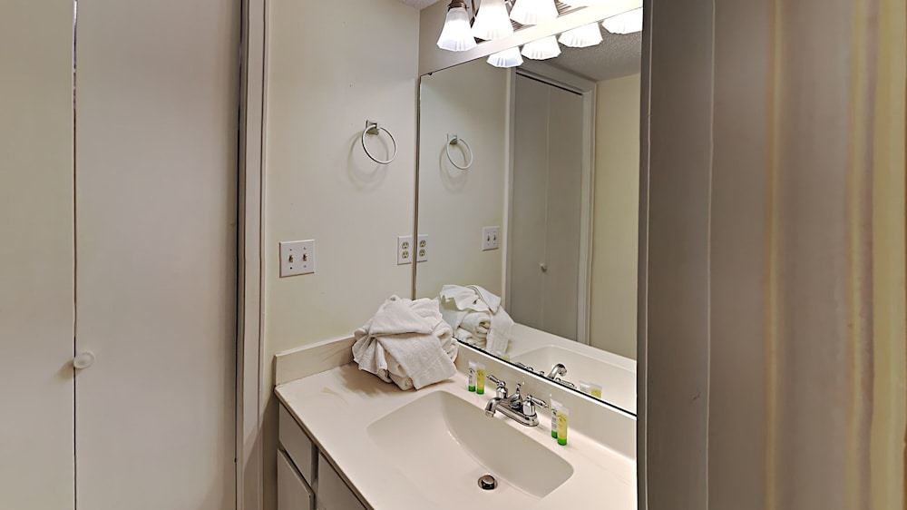 Arcadian Dunes 18-272 2 Bedroom Condo