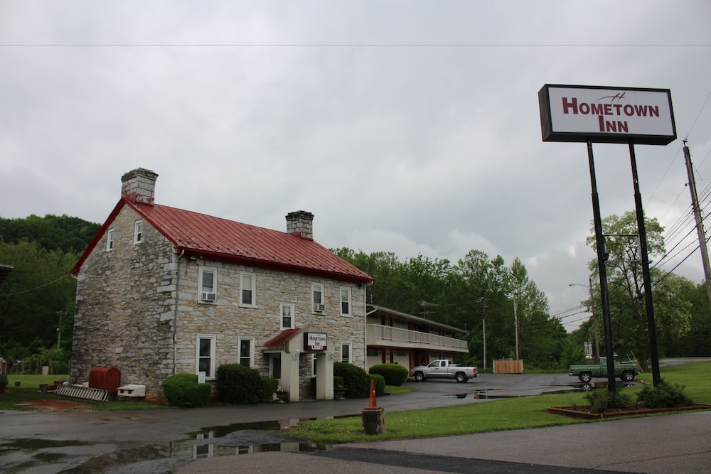 Staunton Vacations - Hometown  Inn - Property Image 16