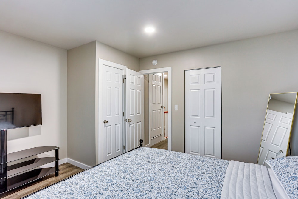2 Mi to Dtwn Harrisburg! Convenient Duplex