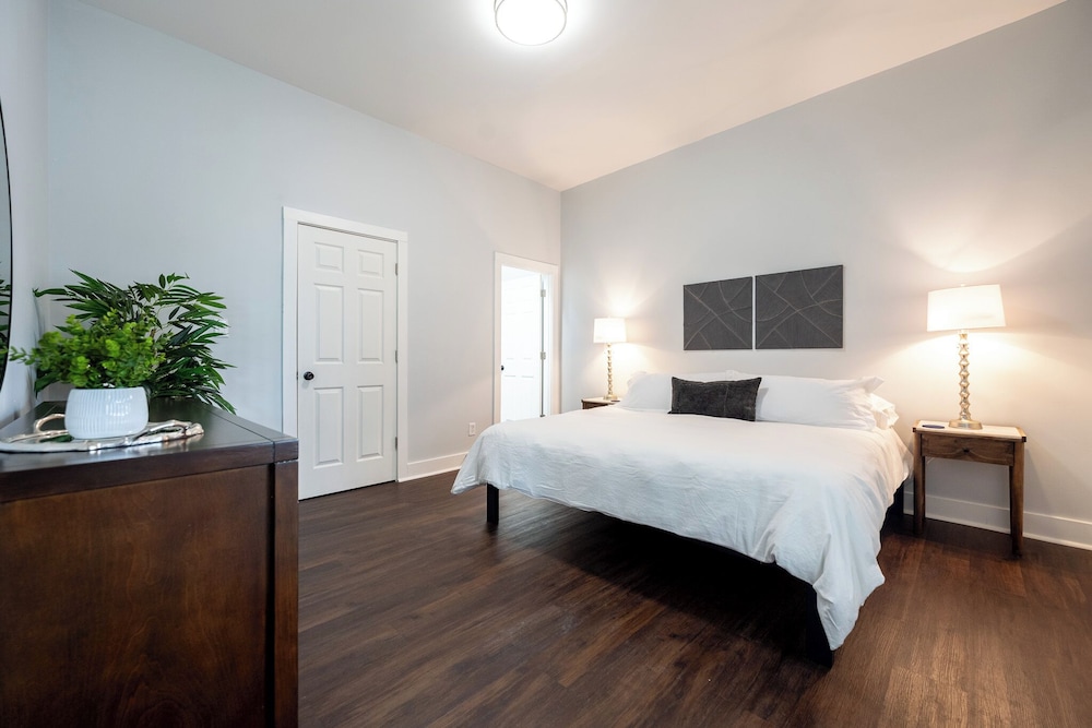 Spacious 5-Bedroom Blue Bungalow