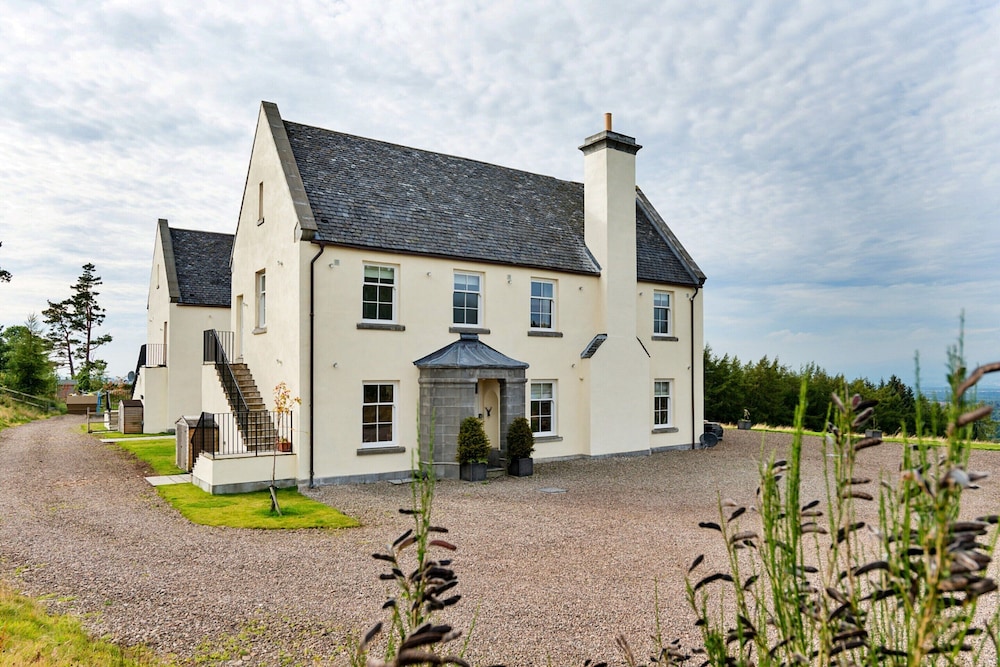 Self-catering Retreat With Pool, hot tub