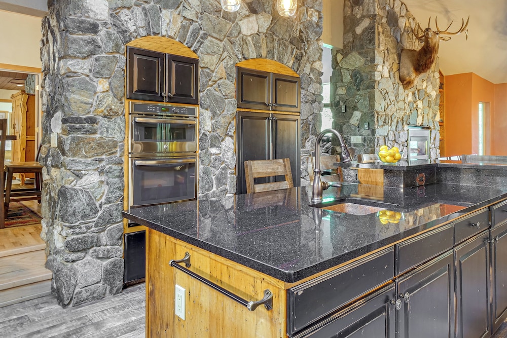 Steps to Ski Shuttle: Breckenridge Home w/ Hot Tub