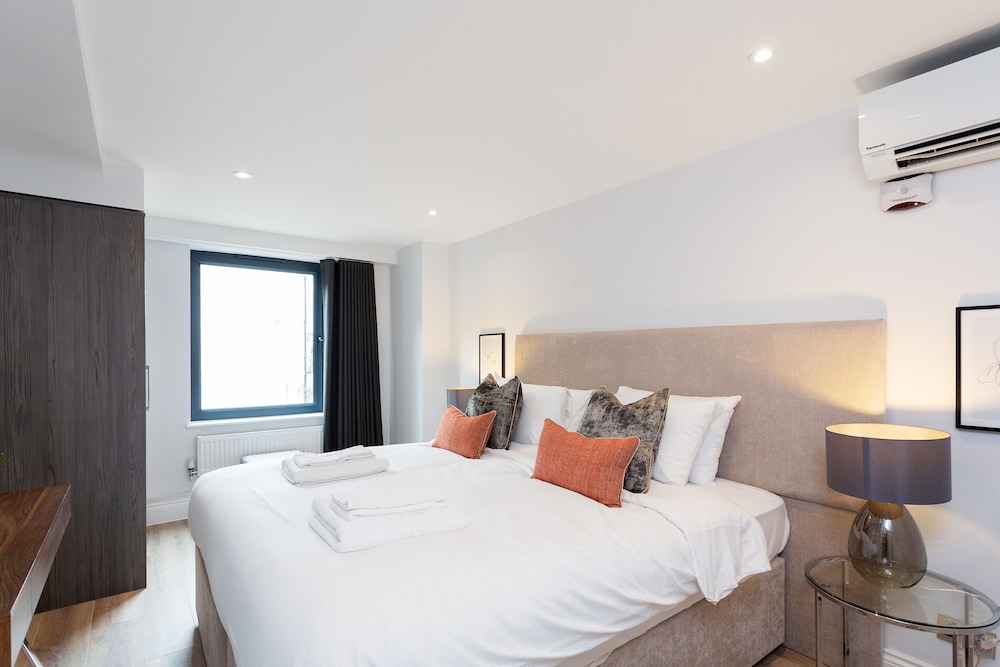 The Carlyle - Elegant Serviced Apartments