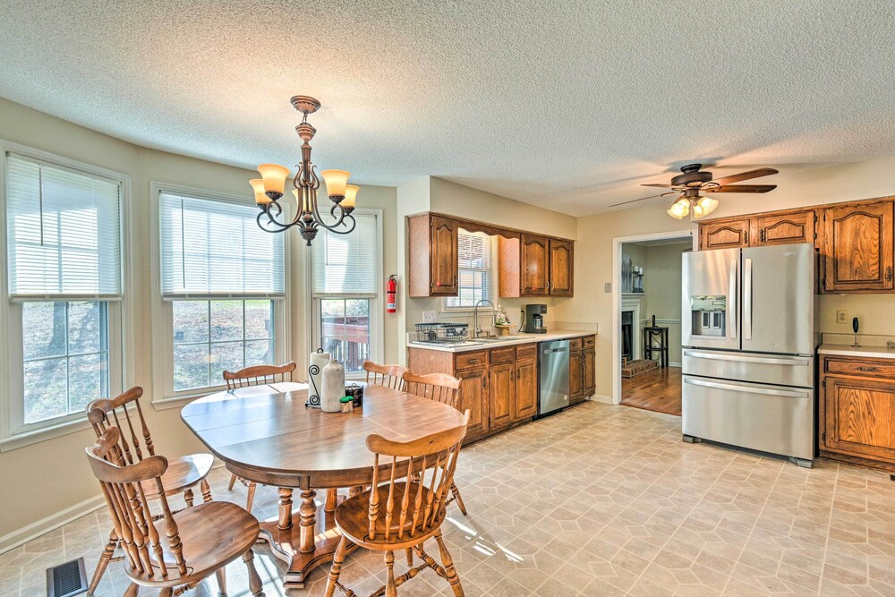 Spacious Mt Juliet Home w/ 1 Acre Yard! view 3