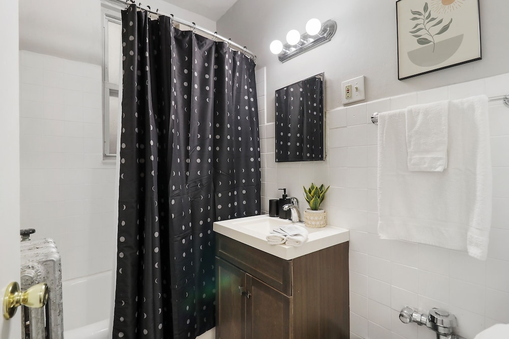 Trendy Studio Apt - Kenwood rep