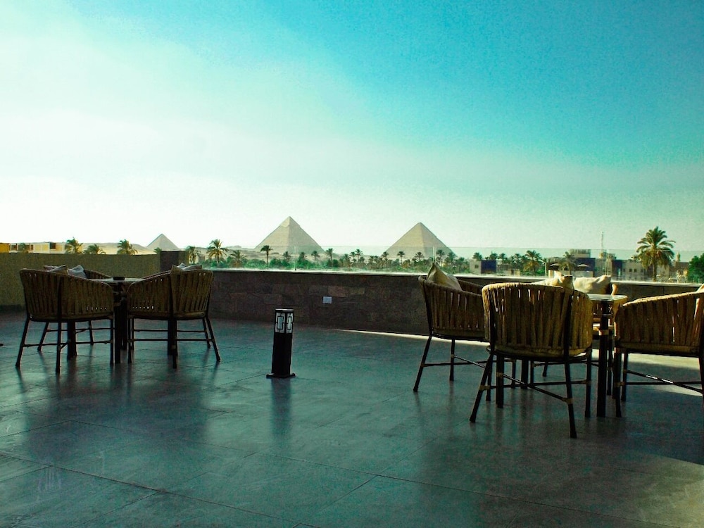 Galleria Pyramids View Hotel