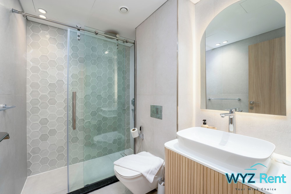 Stunning 2 BR in the heart of Downtown