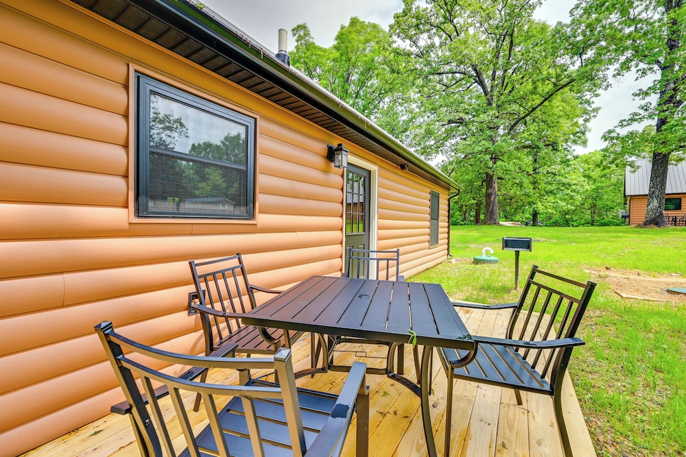 5 Mi to Mammoth Cave: Peaceful Retreat w/ Fire Pit
