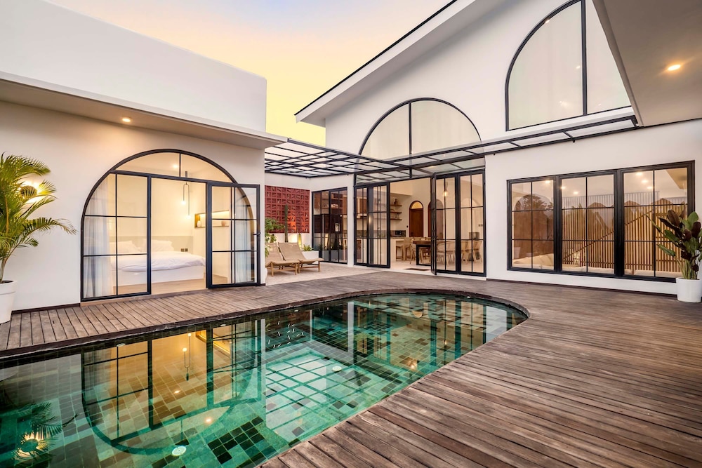 Casa Copper by Alfred in Bali - Tropical Luxury 3BR Pool Villa in the Heart Canggu