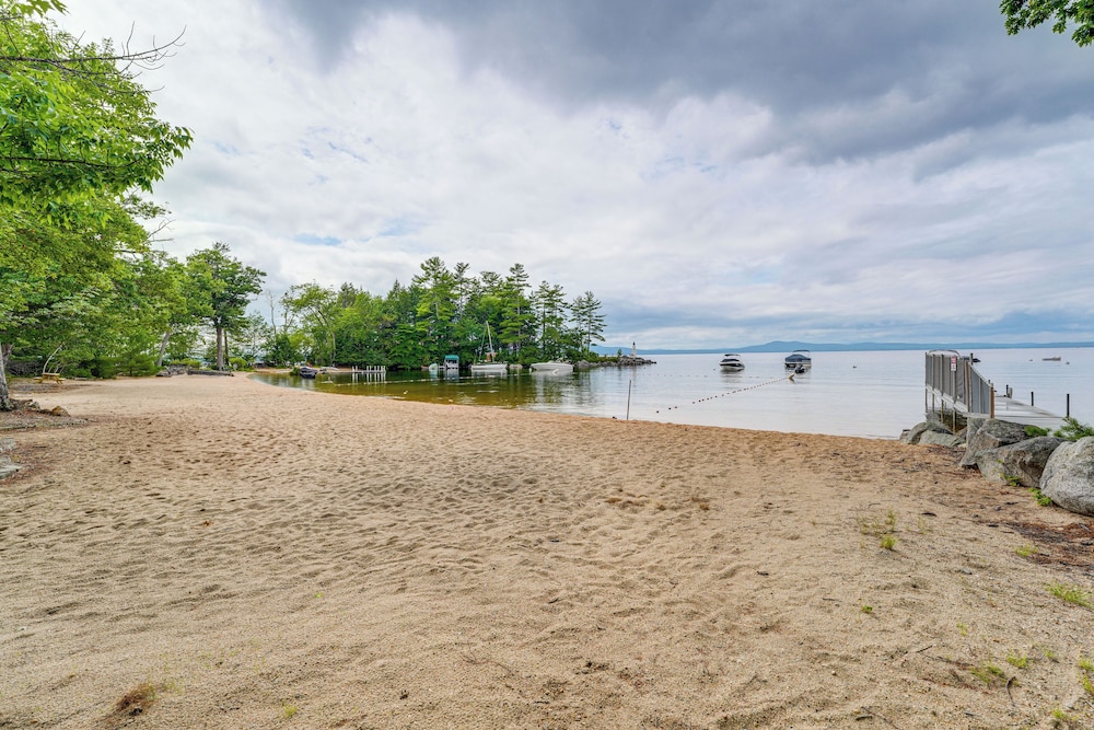 2 Mi to Marina & Beach: Frye Island Retreat!