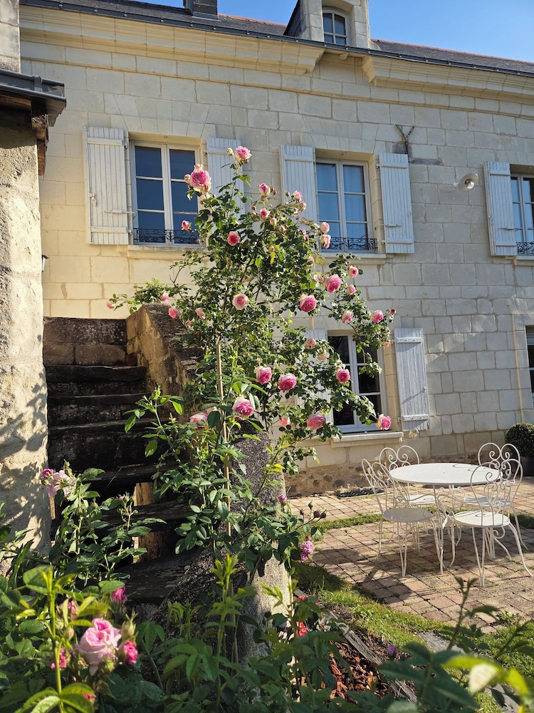AU PIED DU LAVOIR