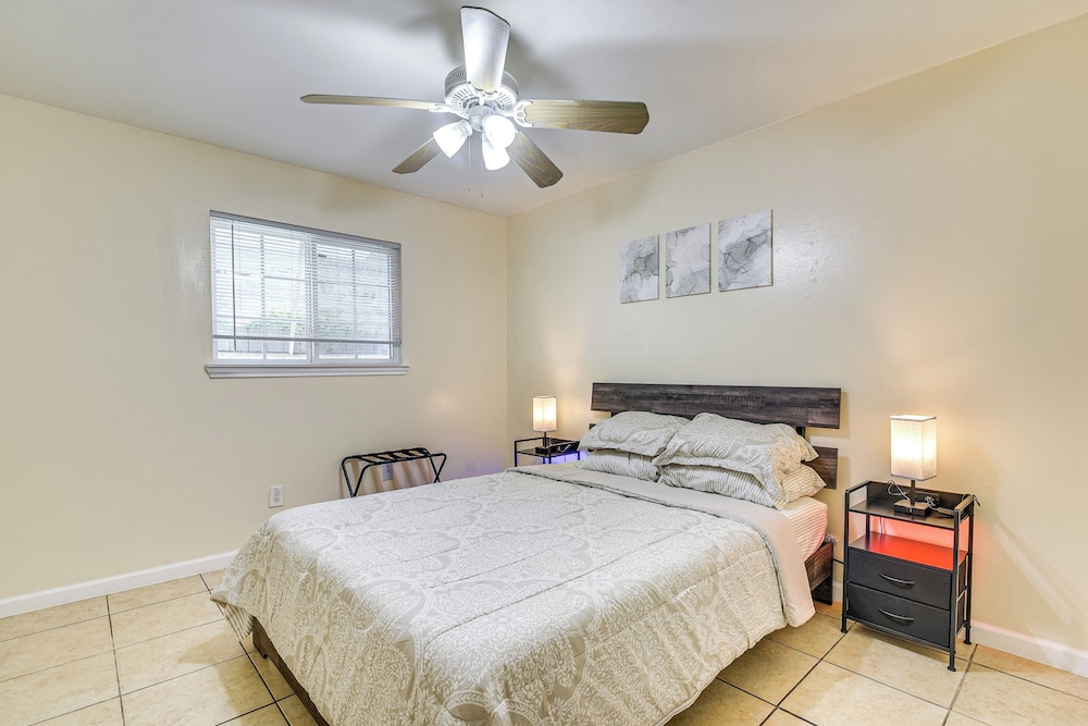 2 Mi to Chinatown: Pet-friendly Houston Home