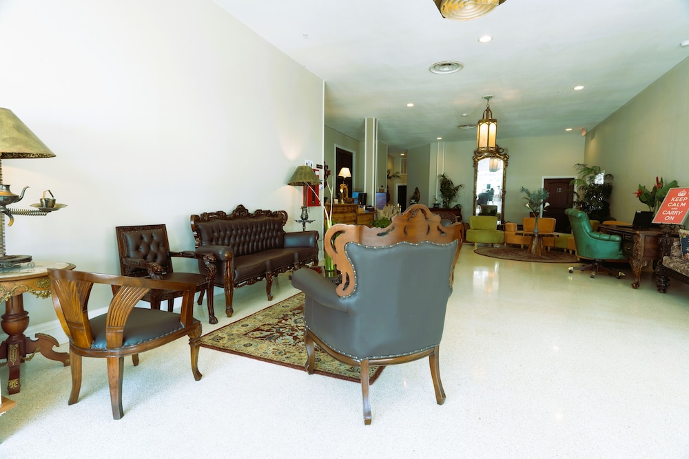 Oak Tree Hotel