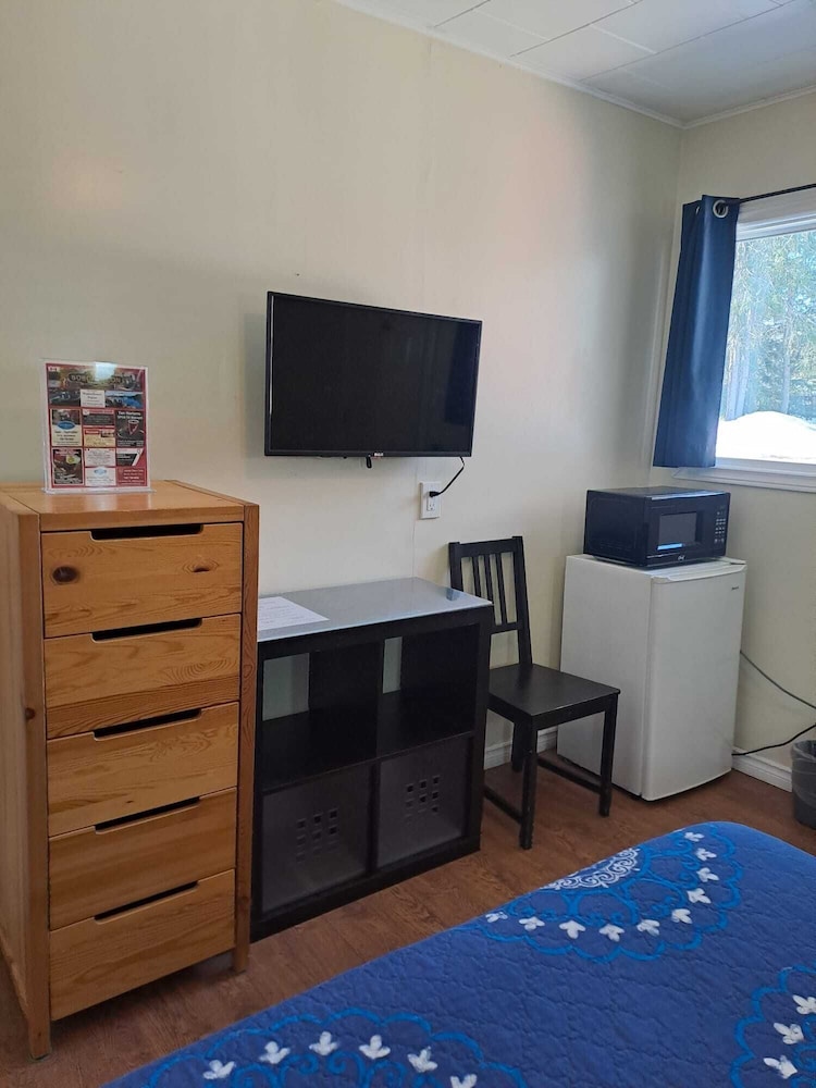 Three Islands Motel