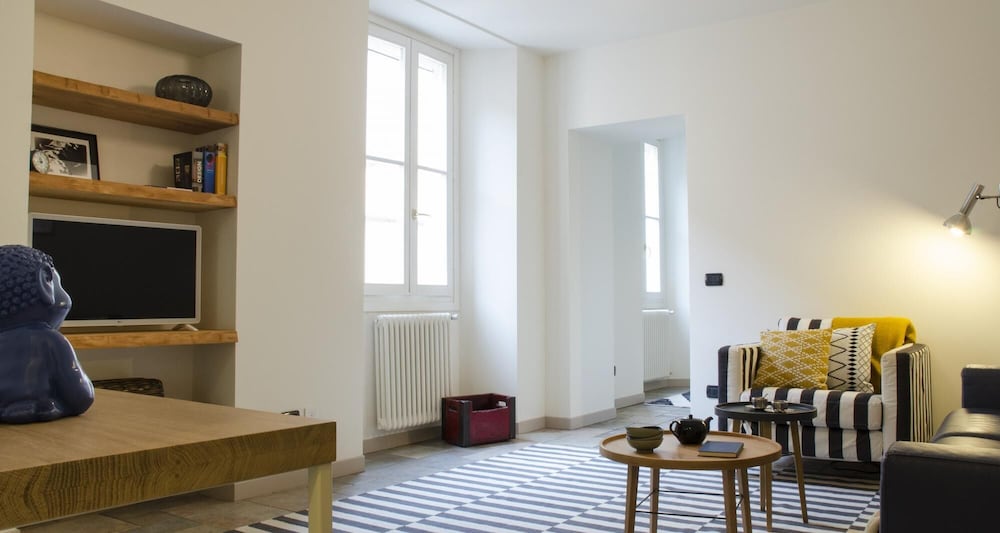 Charming Modern Apartment view 3