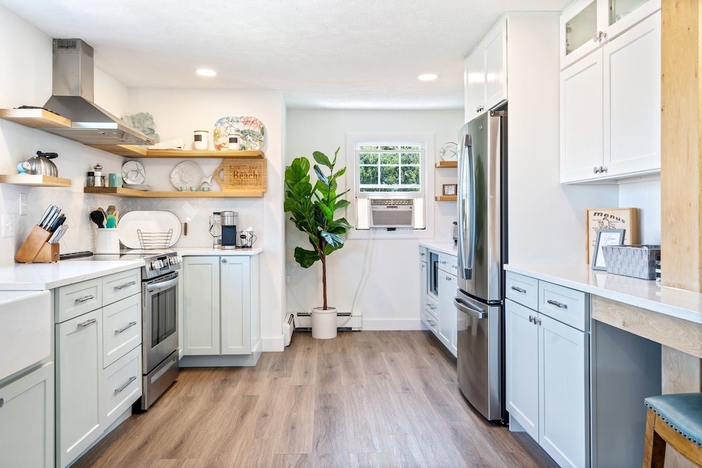 Beachwood Getaway Sleeps 10!