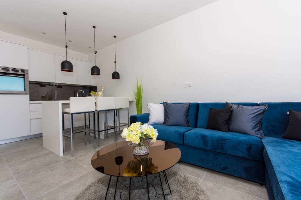 Luxury Apartments Royal M with Pool