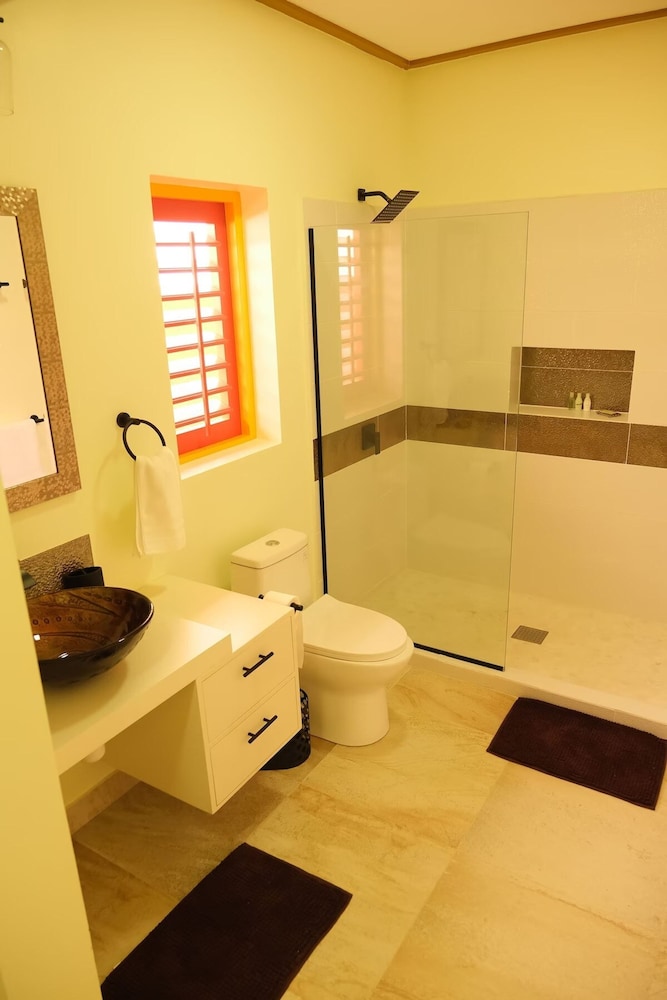 Flamingo Bequia - 4 B R Villa Including Cottage