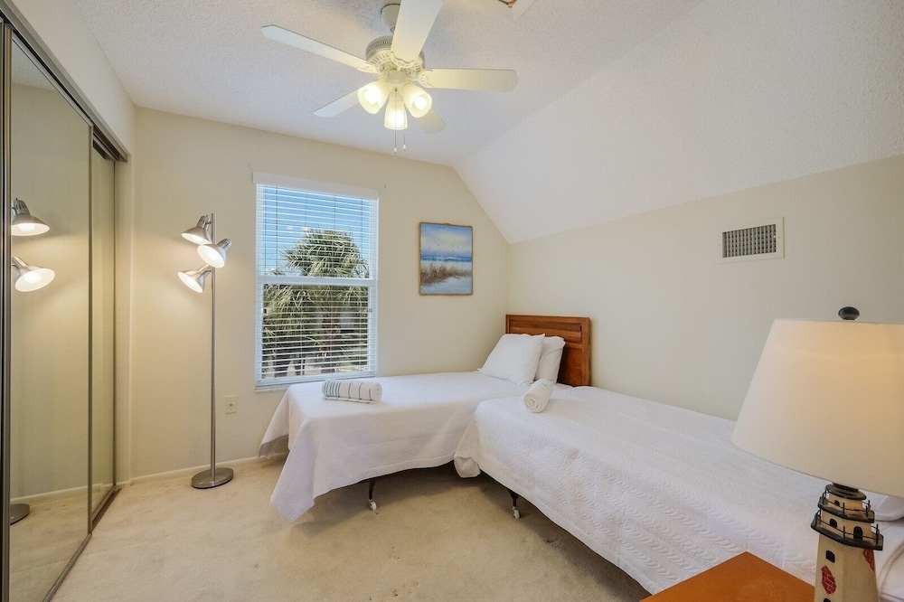 North Beach Paradise 3 Bedroom Townhouse by RedAwning view 3
