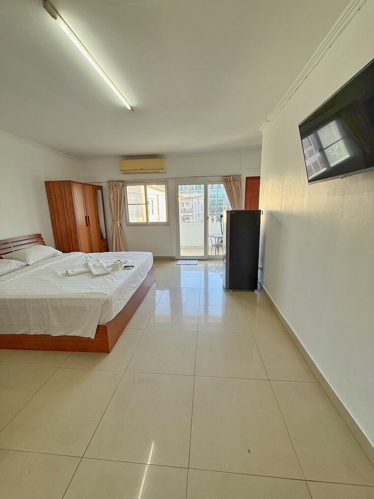 Malee Guesthouse & Restaurant