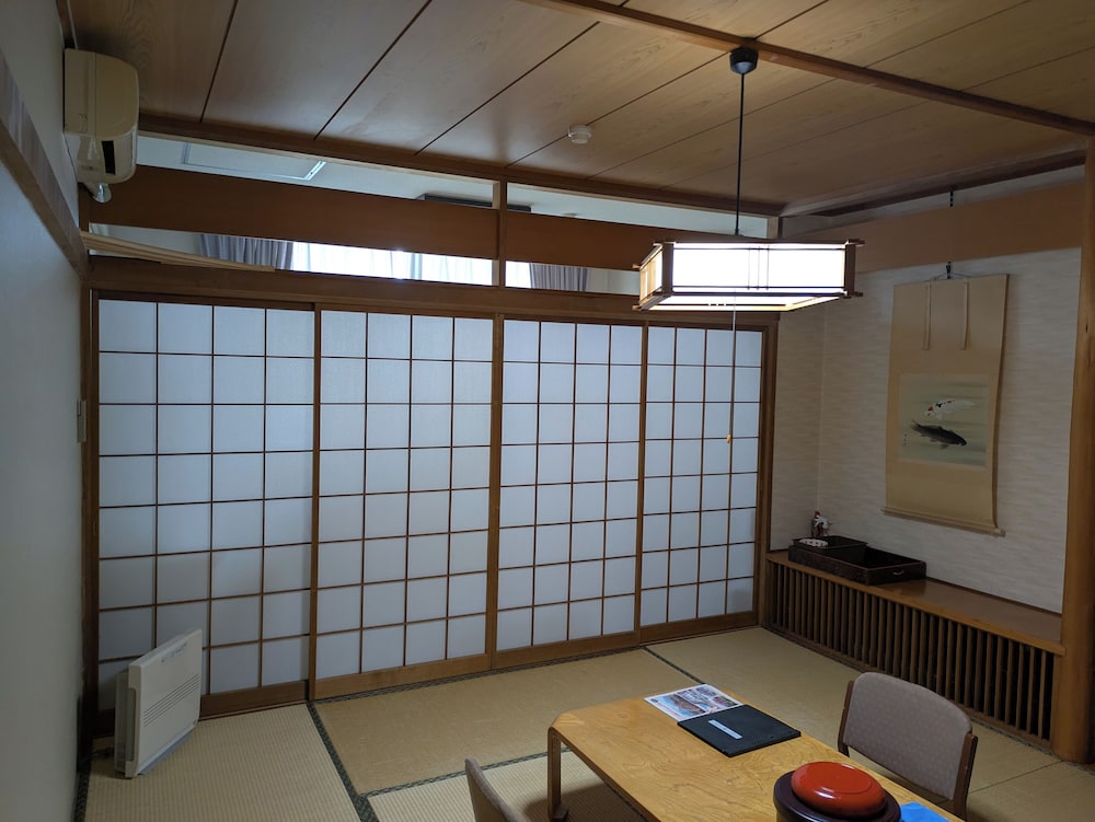 nunobikionsen komoro, Komoro - 9