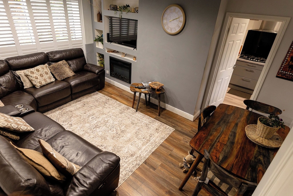 Beautiful Wythenshawe Home Near Airport With Garden & Parking Sleeps 5