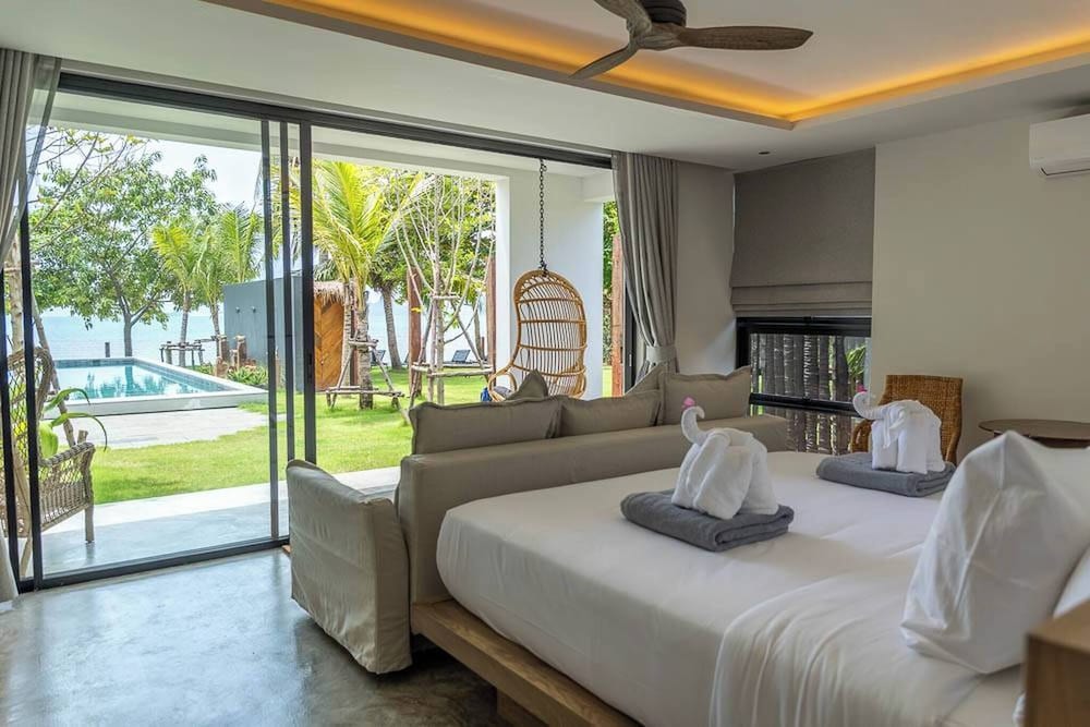 Kalamari Luxury Beach Front Villa