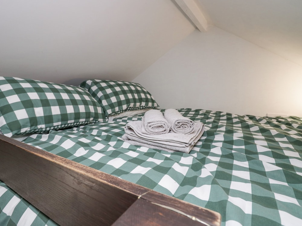 High Wreah Bolt Hole