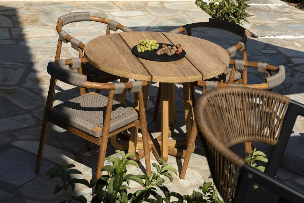 Lichnos Luxury Suites Stoa view 2