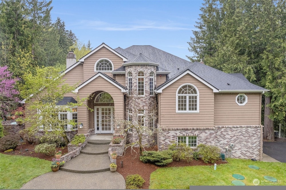 Cascadia Family Mansion Hot Tub Game Room Gym