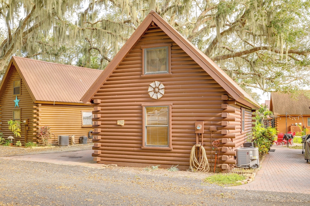 Steps to Lake Okeechobee: Cabin w/ Pool Access! view 5