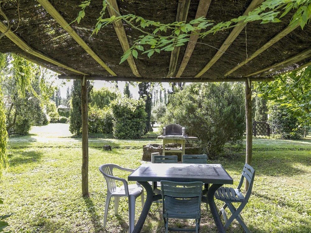 Tuscany's Hidden Garden Escape photo 3