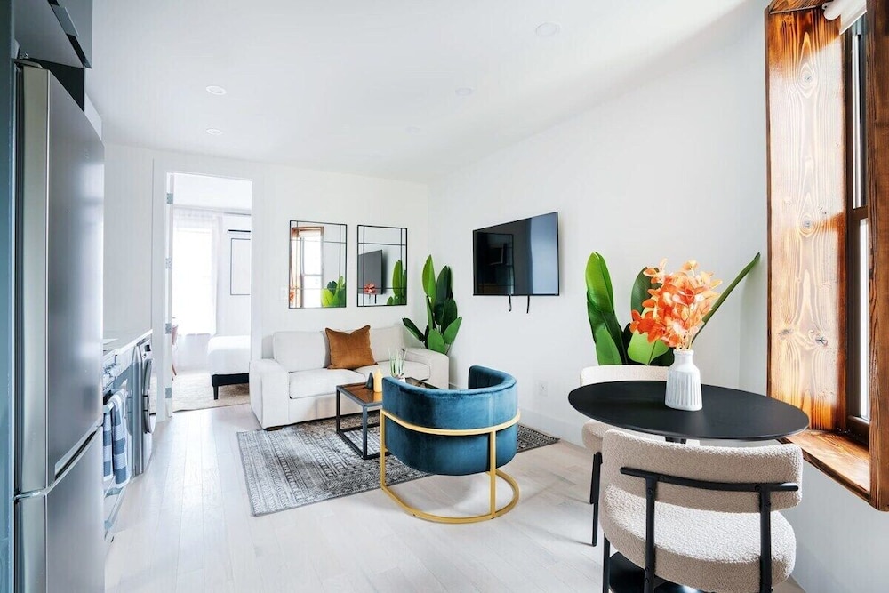 48 Midtown West Apt