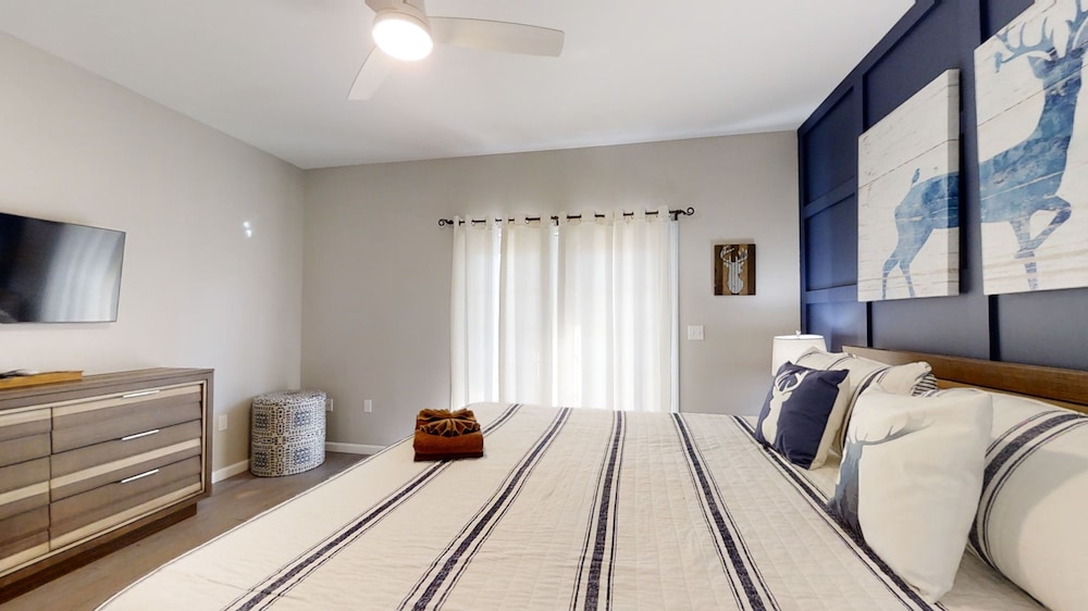 Above The Cove 3 Bedroom Home by RedAwning view 4