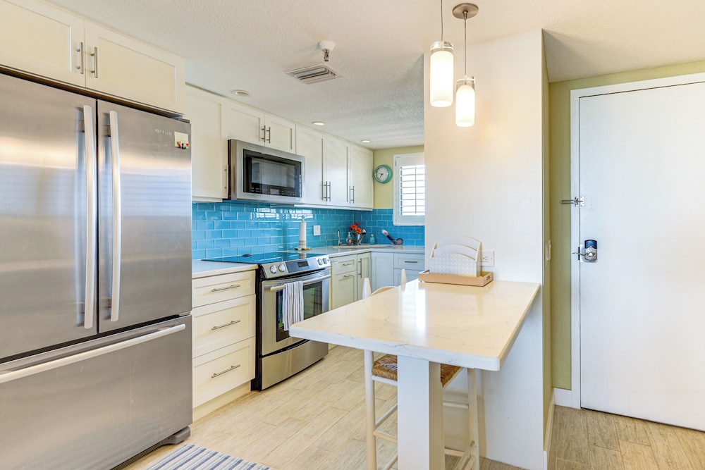 Gulf-view Condo w/ Beach Access in Hudson