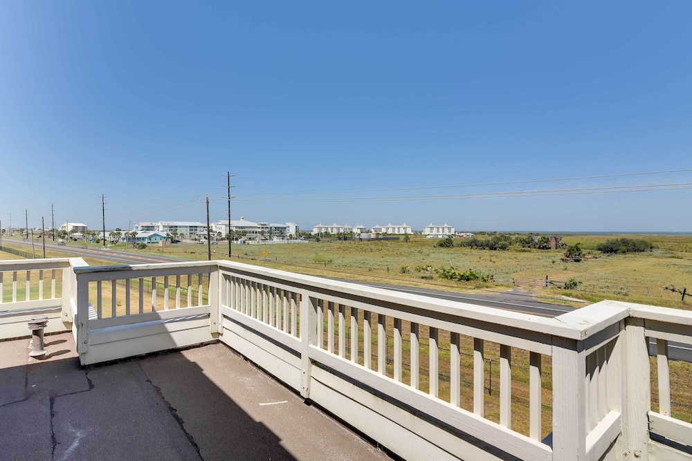 Pet-friendly Galveston Home w/ Wraparound Deck