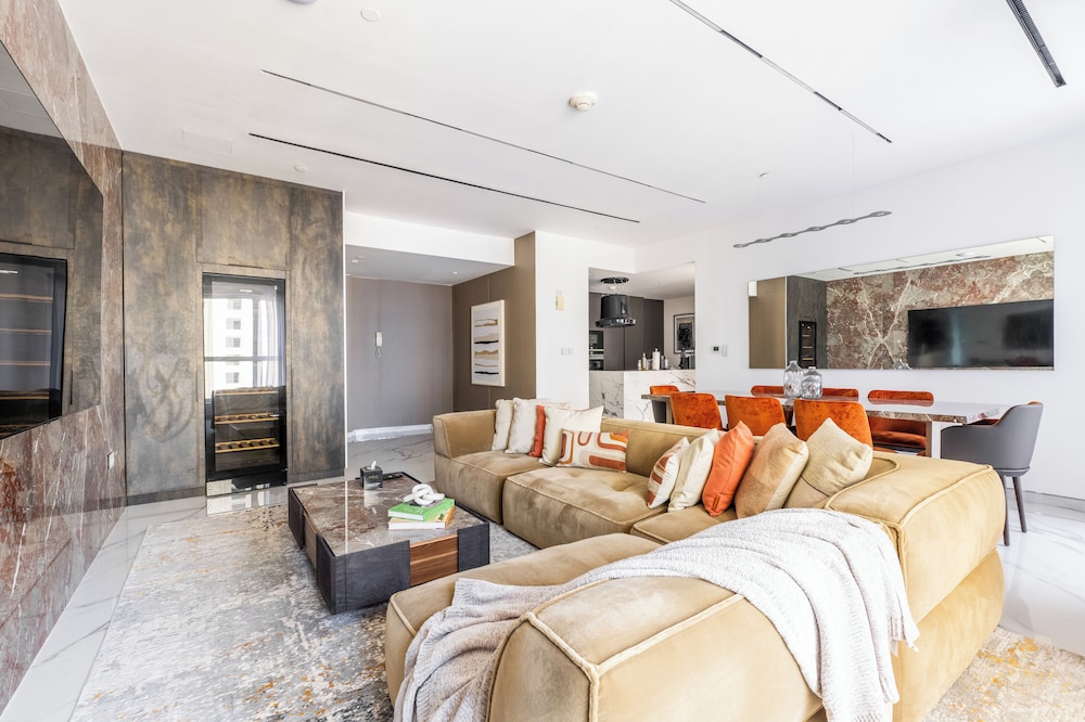 Seaside Elegance - Luxury 3-BR in JBR