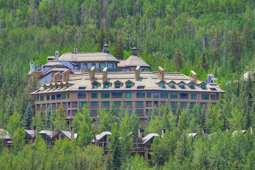 Stunning Views - Renovated Condo In Pines Lodge 2 Bedroom Condo