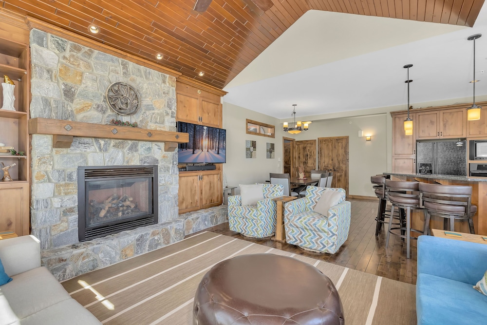 Snow Therapy Chalet Ski In Out & Hot Tub