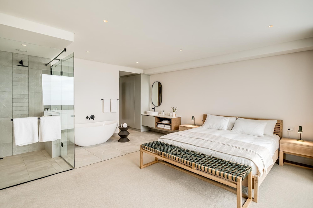 Ocean View 1bed Apartment in Sea Point Marlo Cove