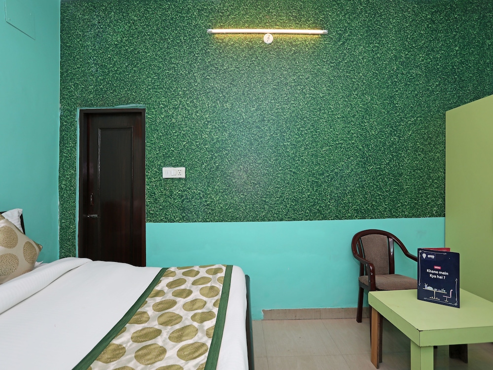 OYO 11312 Hotel Aero Capitol