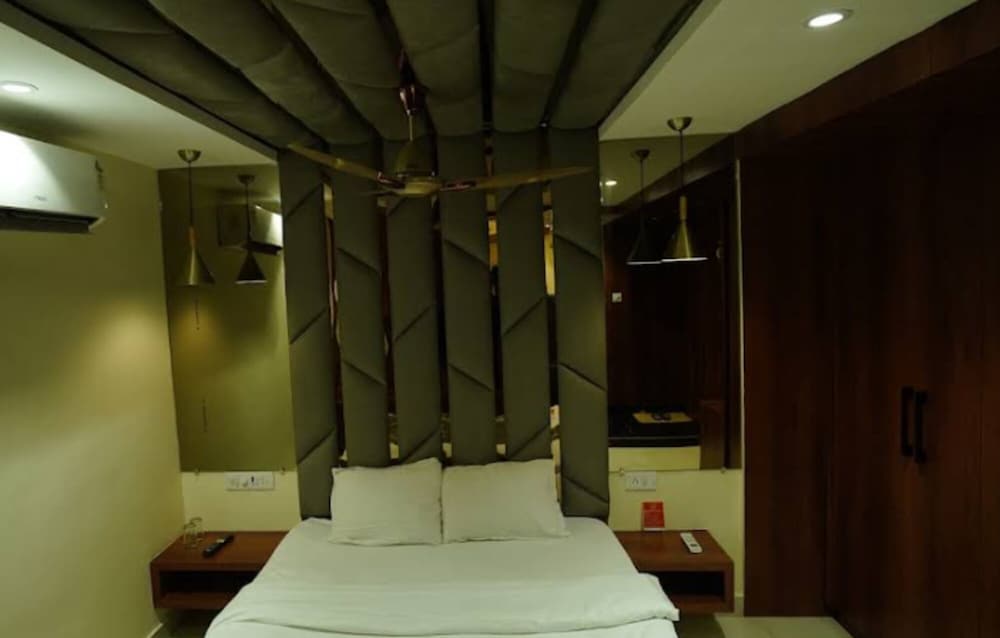 Hotel Shree Palace & Restaurant