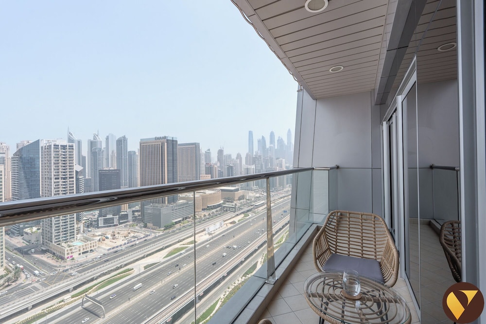 Luxury Stay in JLT Near Metro & JBR